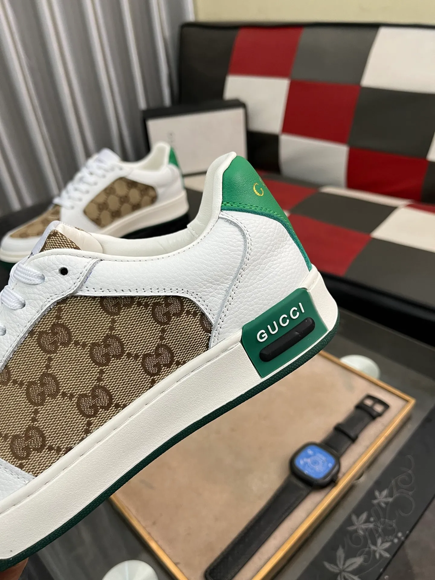 Men's shoes💰420⌚️⌚️[GUCCI] Gucci men's casual shoes are absolutely popular🔥The ultimate matching item for trendy men! The charm of super texture is unstoppable. This is the main recommendation. The upper is made of high-quality cowhide, with pig lining feet and wear-resistant rubber sole. It is noble and elegant! Extremely comfortable🎁🎁You can be as handsome as you want💪 Available in sizes 38-44 and 3️⃣colors
